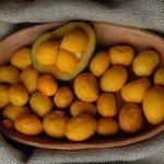 Pequi, fruta da qual é extraído o óleo comercializado pela Beraca