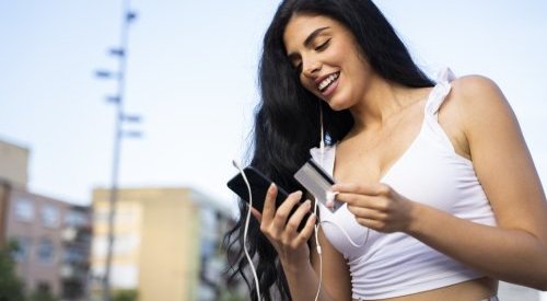 Quase 40% dos brasileiros fazem compras online após interagir com anúncios