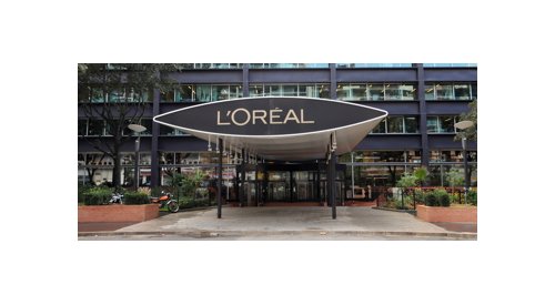 L'Oréal will develop perfumes and beauty products for Valentino