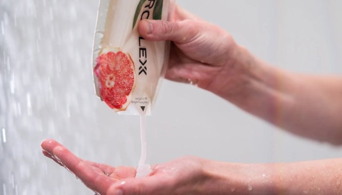 Aveda aposta na tecnologia de refil leve e reciclável da AeroFlexx