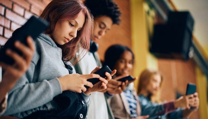 O parlamento francês proíbe redes sociais para menores de 15 anos