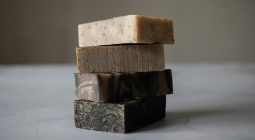 Senado libera perfumes e sabões artesanais de registro na Anvisa