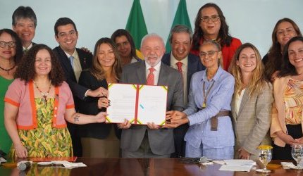 Lula sanciona lei que proíbe uso de animais em testes para cosméticos