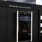 A última escala dessa aventura é o Flash Bar, onde o cliente pode tirar uma foto no espelho de selfie. © Sephora