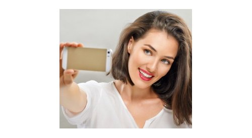 Selfies e strobing impulsionam vendas de maquiagem de luxo