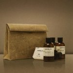 Kit de viagem Santal 33, da Le Labo. ©Le Labo