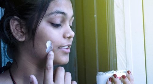 Movimento contra o racismo revela preconceitos na Índia contra a pele escura