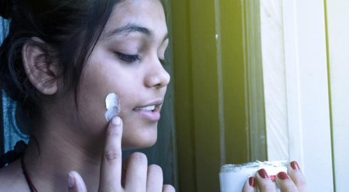 Movimento contra o racismo revela preconceitos na Índia contra a pele escura