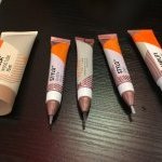 À esquerda, o tubo reciclável PICEA Wood Tube da Neopac