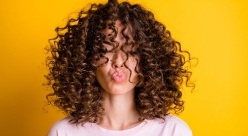 Neutrox lança novo creme para pentear da linha SOS Cachos