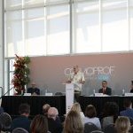 Dan Gelber, o prefeito da cidade de Miami Beach, fala na celebração de assinatura da Cosmoprof North America Miami (Foto: Informa Markets)