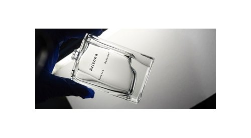 Verescence esculpe frasco assimétrico para o primeiro perfume da Proenza Schouler