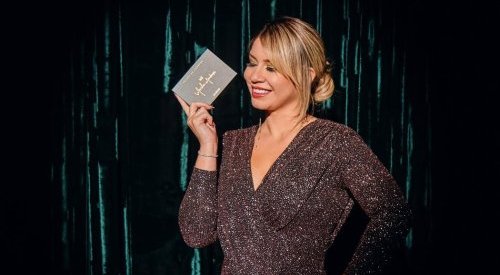 Océane lança linha de maquiagem inspirada da Marília Mendonça