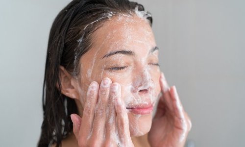 TheraSkin lança Cleany, nova linha de limpeza facial com ácido hialurônico
