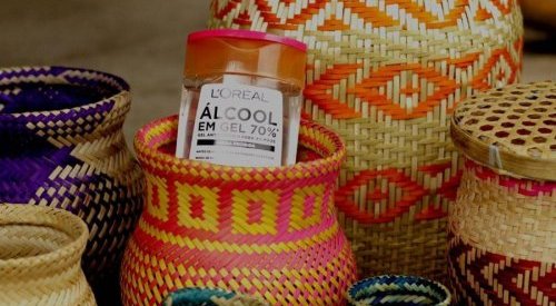 L'Oréal Brasil doa 13 mil unidades de álcool gel à indígenas