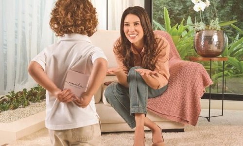 Jequiti e Rebeca Abravanel lançam a fragrância "Reale" para o Dia das Mães