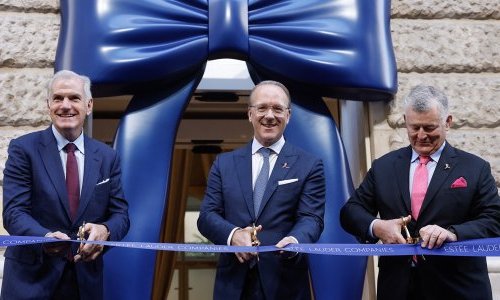 Estée Lauder aposta em Paris, fragrâncias e inovação para acelerar recuperação