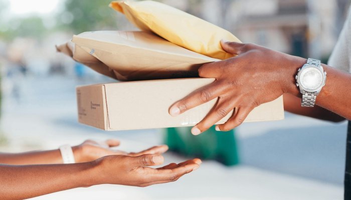 UE planeja taxa de 2 euros por cada pacote que entra no bloco