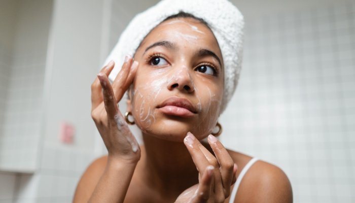 Skin cycling incentiva consumidores a cuidarem da pele e impulsiona mercado