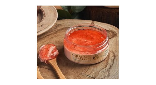 Multi-brand fashion and decor retailers give space to Brazilian cosmetics products developed by small producers with a sustainable appeal