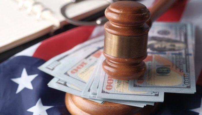 Consumidora americana processa cinco fabricantes de alisantes químicos