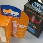 Exemplo de solução Cefapac desenvolvida pela Moltzau, empresa norueguesa. Inventor: Eirik Faukland. Um blister fácil de abrir, graças ao uso de linhas perfuradas em vez de dobras. Foto: © Iggesund