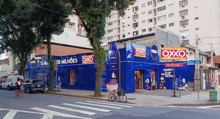 Oxxo e Nivea levam loja emblemática ao litoral e reforçam parceria no verão