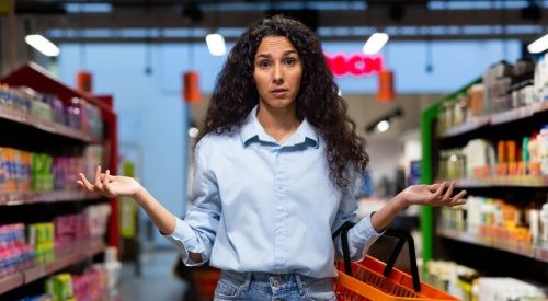 Comprar menos para viver melhor? Jovens no TikTok convidam a reduzir o consumo