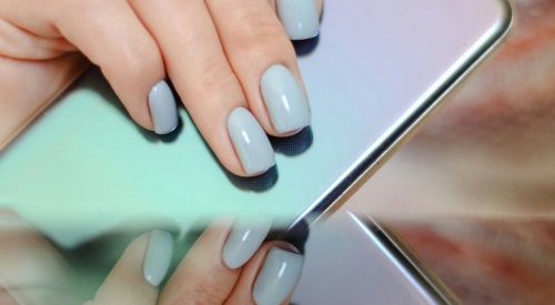 Anvisa emite Informe de Segurança sobre reações adversas a cosméticos