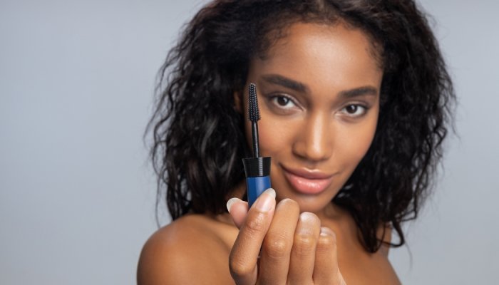 França proíbe o uso de PFAS em cosméticos a partir de 1º de janeiro de 2026