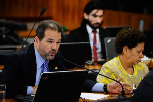 O senador Eduardo Lopes foi o relator do projeto na comissão.