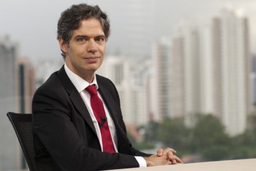 O um economista e apresentador de televisão, Ricardo Amorim é autor do...