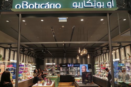 A nova loja do Boticário está localizada no Dubai Mall, o maior shopping do...