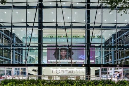 A L'Oréal Brasil anunciou manutenção dos empregos até fim de junho e apoio a...