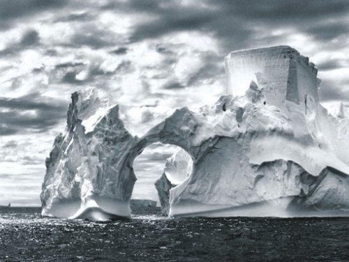 Bibliographie : "Iceberg entre a ilha Paulet e as ilhas Shetland do Sul, no...