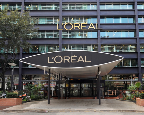 A L'Oréal adquiriu uma participação minoritária na Carbios, start-up criada com...