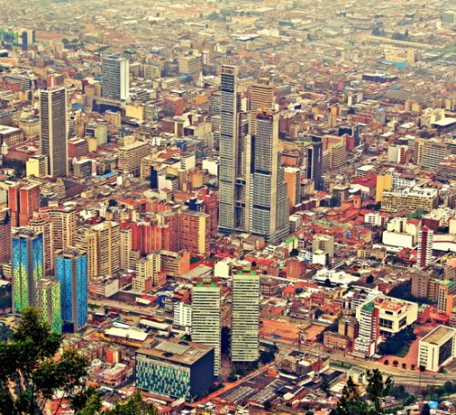 Bogotá, Colômbia - A Univar continuará a expandir o centro de vendas...